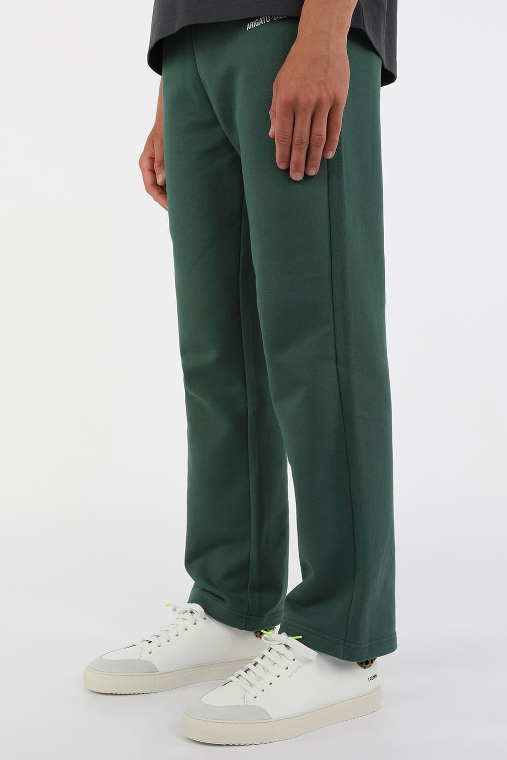 תמונת כל הלוק של Clean 90 Triple Animal in White